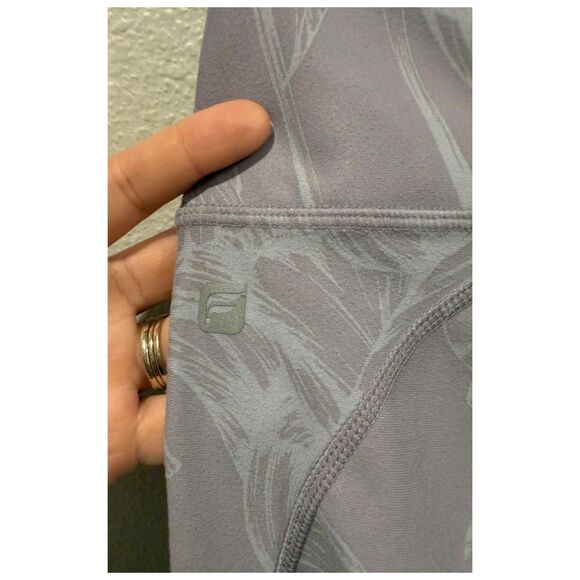 FABLETICS Define PowerHold Mid-Rise Capri - Picture 2 of 3